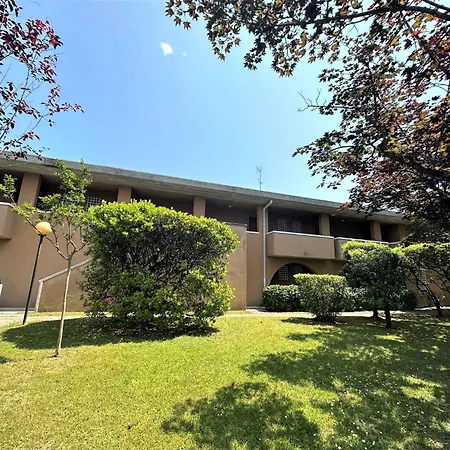 Apartment In 44125